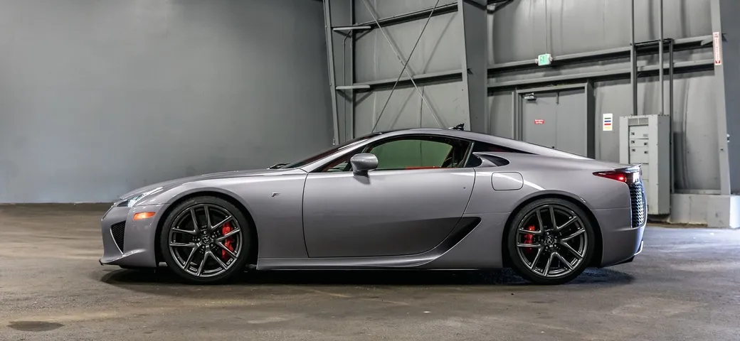 Lexus LFA: un esemplare immacolato all'asta