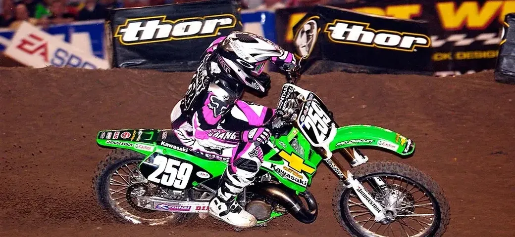 Kawasaki annuncia il ritorno delle moto da cross a 2 tempi
