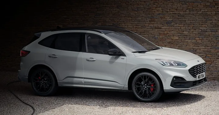 Ford Kuga Black: nuovo pacchetto per la plug-in
