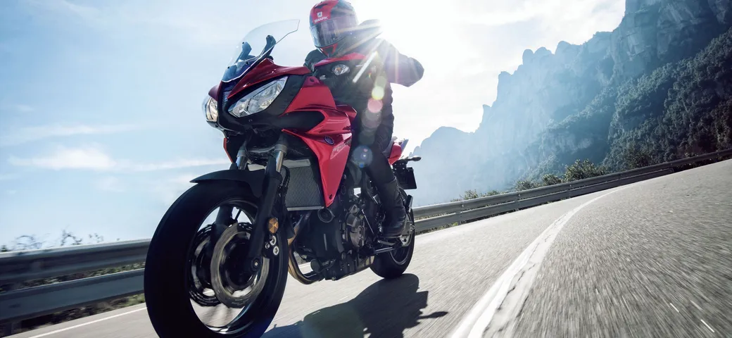 Yamaha Tracer 700: foto e caratteristiche tecniche