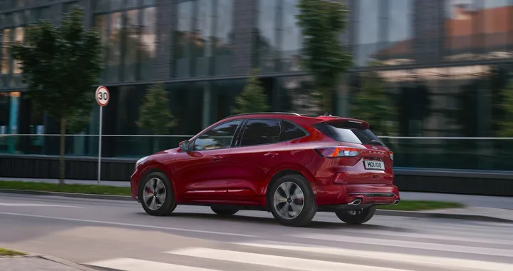 Ford Kuga Plug-in Hybrid: prezzo e caratteristiche