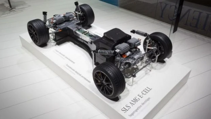 Mercedes SLS AMG E-CELL: nuove immagini ed informazioni sulla piattaforma elettrica