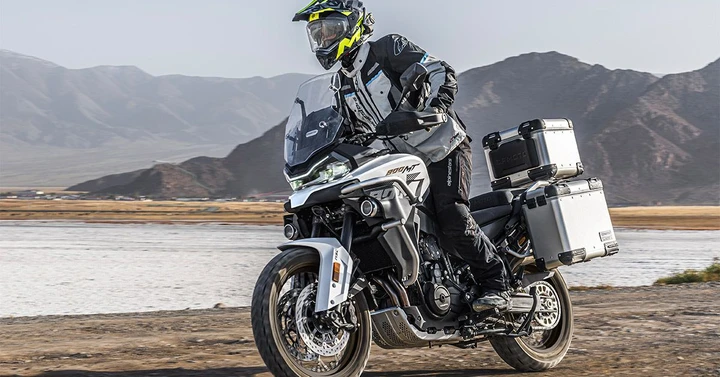 CFMOTO 800MT-ES debutta: 91 CV, sei riding mode e tanta tecnologia di serie