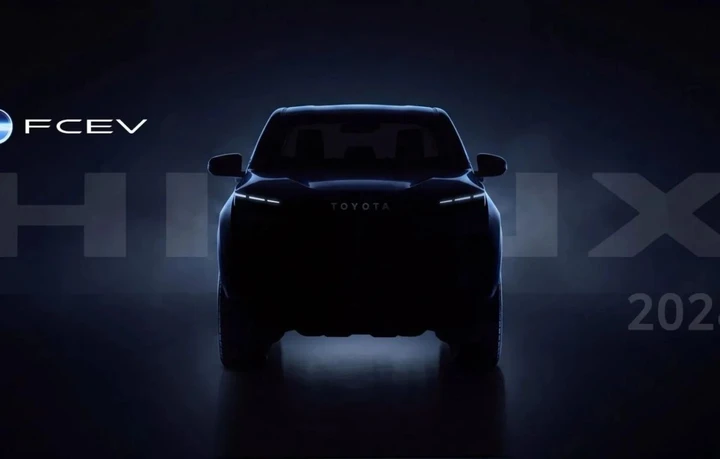 Toyota Hilux, dopo diesel ed elettrico arriva l’idrogeno: oltre 400 km e 2.500 kg di traino