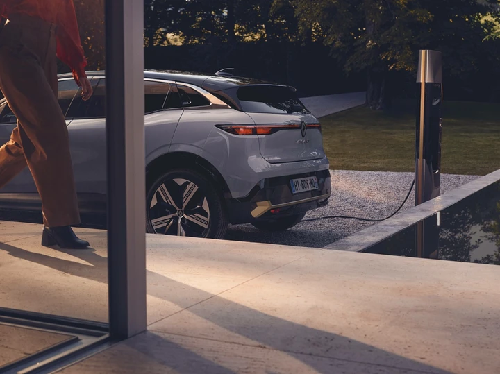 Renault presenta l’App Plug Inn: a cosa serve?