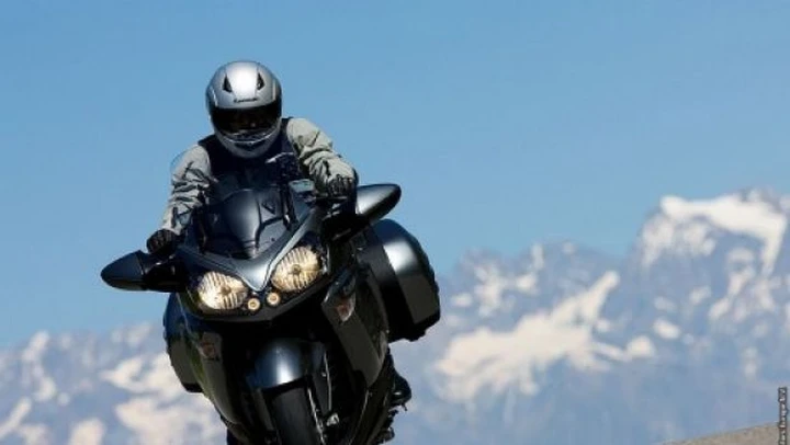 Kawasaki 1400GTR con visore notturno nel 2010?