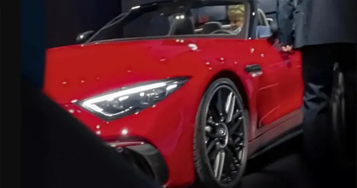 Nuova Mercedes SL 2022, la foto sfuggita prima del debutto