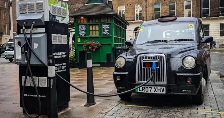 L'auto elettrica rallenta pesantemente in UK: il governo vara un piano di incentivi