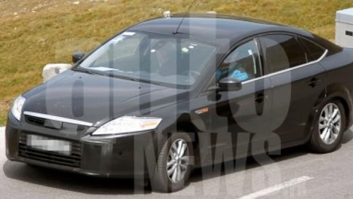 Ford Mondeo: prime foto spia del restyling