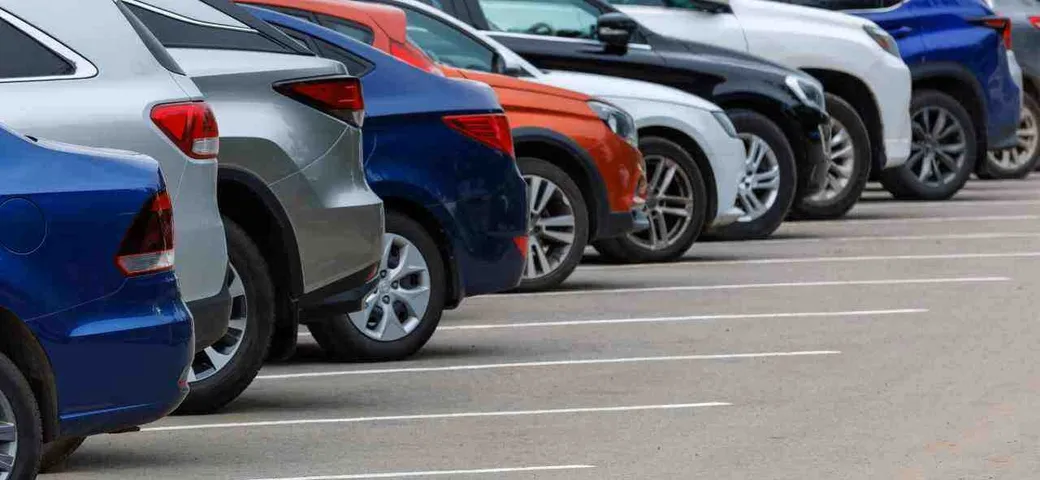 Allarme parcheggi in Europa: le nuove auto sono troppo grandi