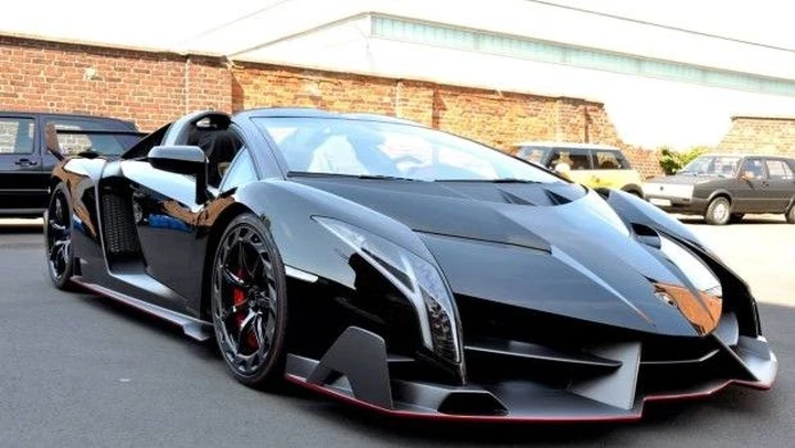 Lamborghini Veneno: consegnata (a Francoforte) la prima Roadster