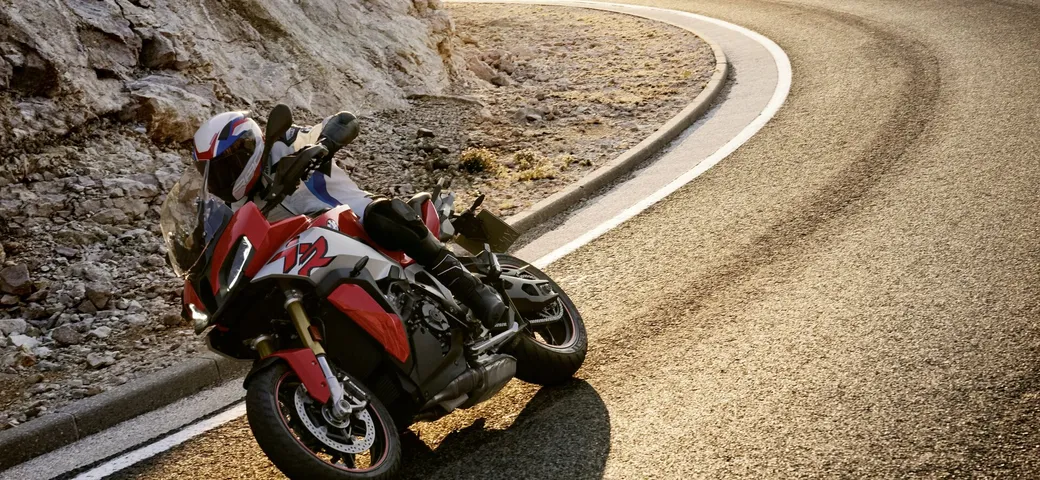 BMW S 1000 XR arriva nei concessionari: il lancio commerciale anche in chiave digital