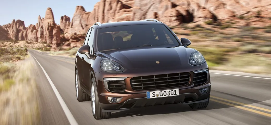 Porsche Cayenne Turbo in off-road [Video]