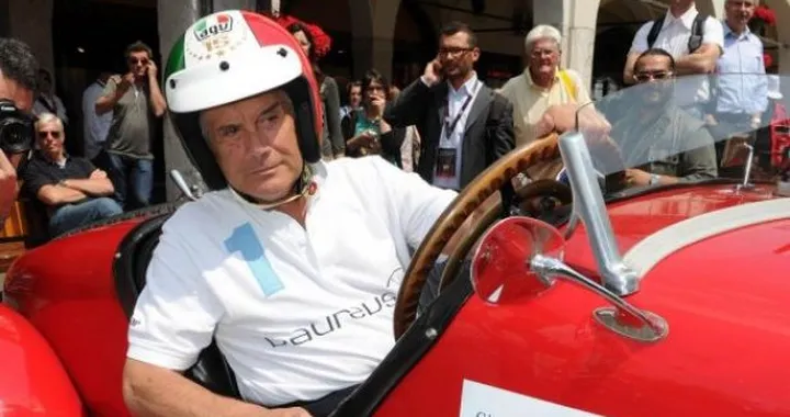 Giacomo Agostini su quattro ruote per beneficenza alla Mille Miglia 2011