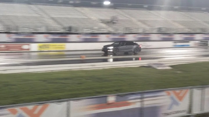 La Tesla Model S Plaid fa il record mondiale sul quarto di miglio [Video]