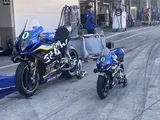 Suzuki presenta la mini GSX-R elettrica: tributo ai 40 anni della leggenda