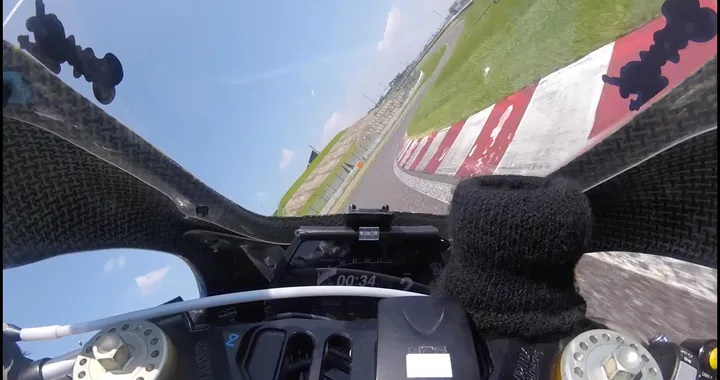 Niccolò Canepa in pista a Suzuka con la Yamaha R1