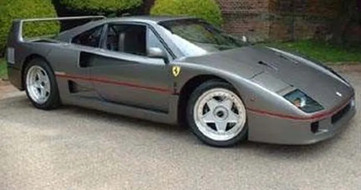 Una strana Ferrari F40