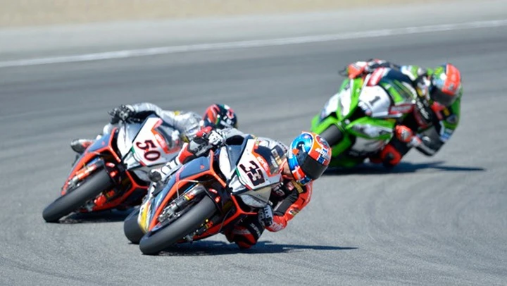 SBK Laguna Seca: Sykes vince gara-2. Doppietta Aprilia in gara-1