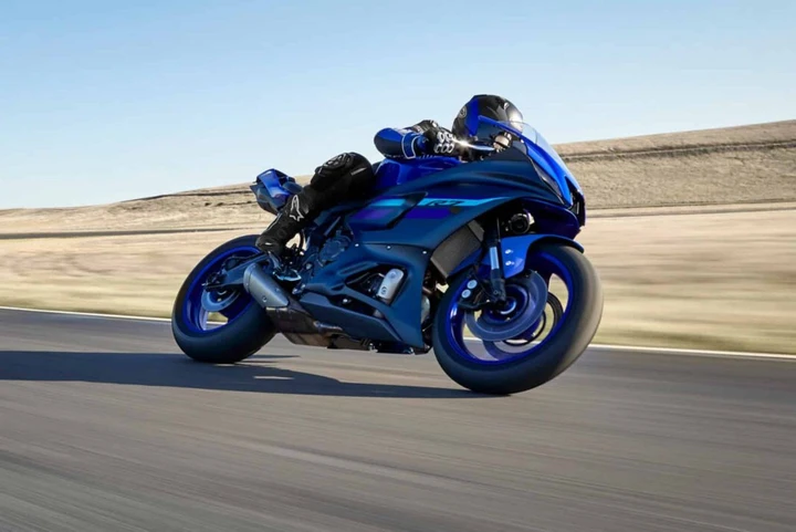 Yamaha rilancia la sfida: ecco la YZF R7 2026, tra pista e strada