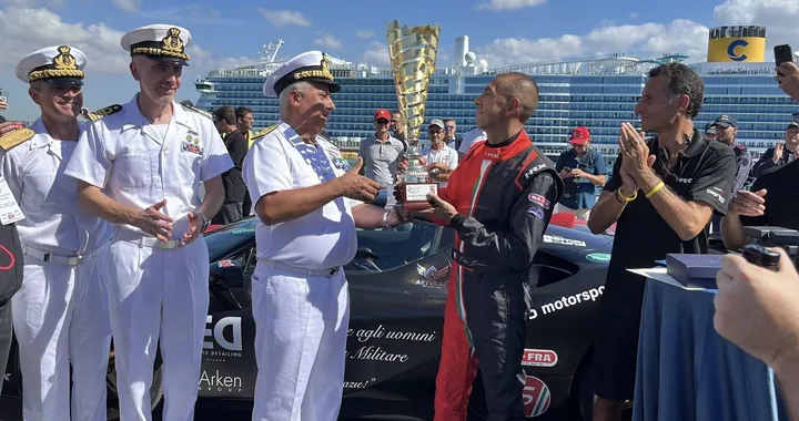 Fabio Barone e Ferrari SF90: record mondiale di velocità a bordo di Nave Trieste