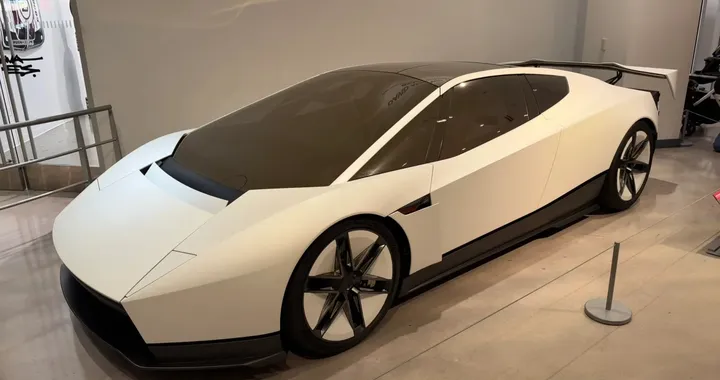 Tesla Roadster, la supercar si mostra al pubblico: fino a 1.340 CV e accelerazione record