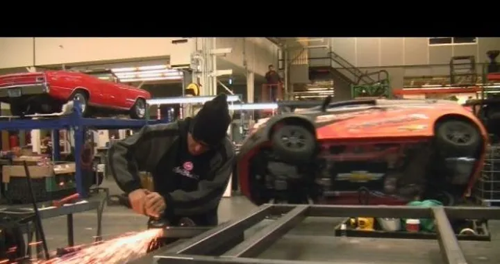 Video: Chevrolet Aveo stunt su 2 ruote