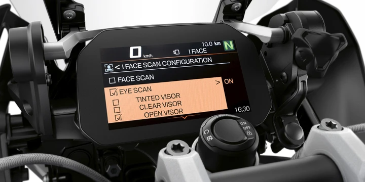 BMW iFace: presto il riconoscimento facciale sulle moto
