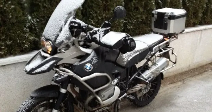 Foto del giorno: GS sotto la neve