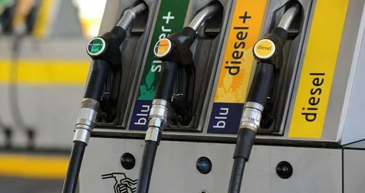 Bruxelles pensa alla tassa sulla benzina per aumentare le entrate
