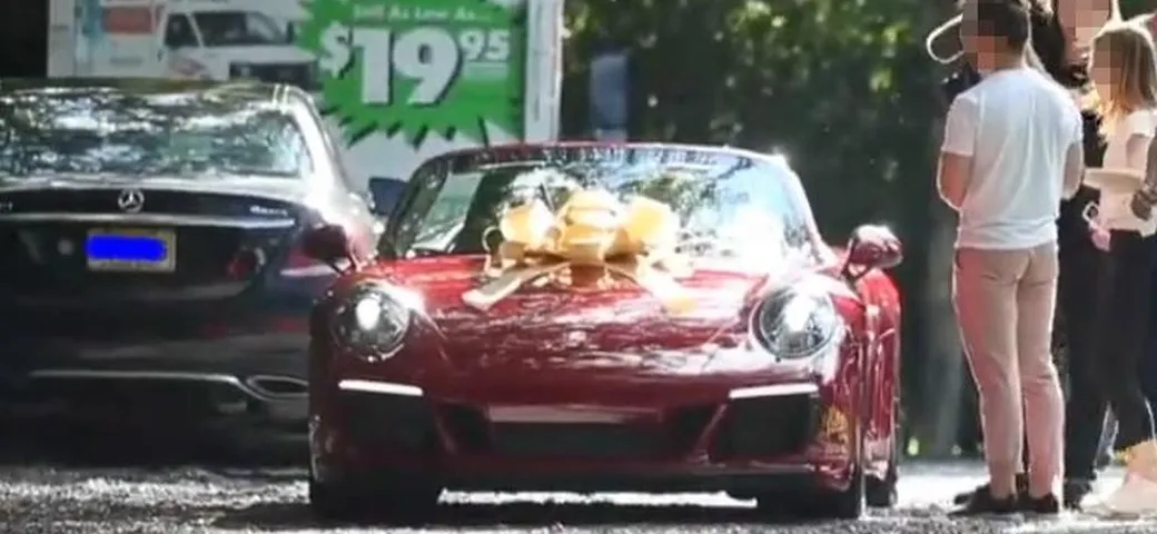 Porsche 911 GTS Cabriolet dono per i 50 anni di Jennifer Lopez