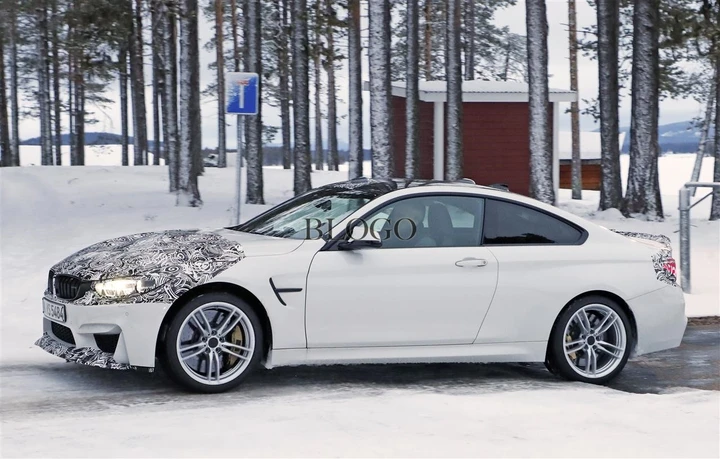 BMW M4 CS: foto spia della sportiva sulla neve