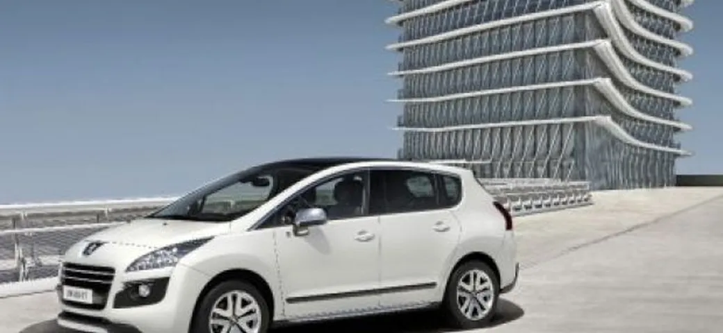 Peugeot 3008 HYbrid 4: tecnica della crossover ibrida diesel