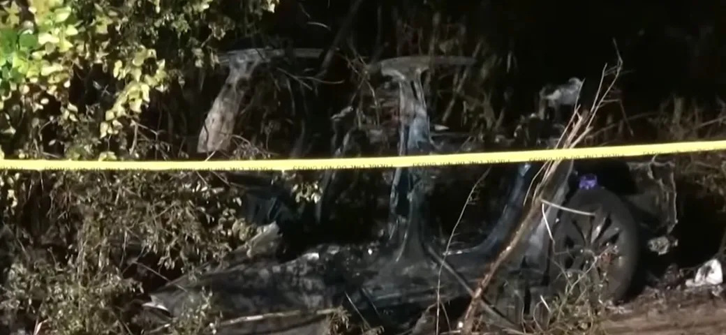 Incidente Tesla Model S in Texas: nessuno alla guida, morti i passeggeri