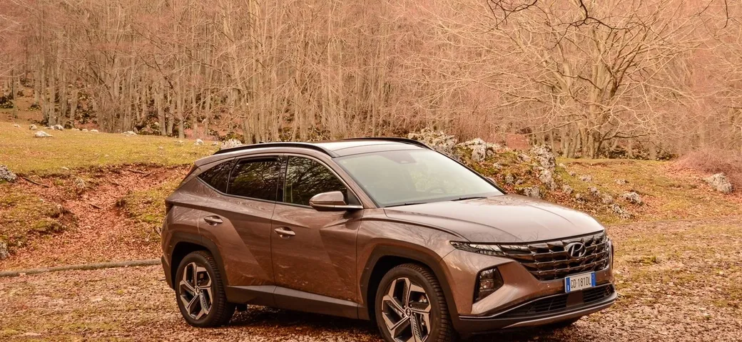 Hyundai Tucson 1.6 T-GDI HEV 230 CV eXcellence: prova su strada