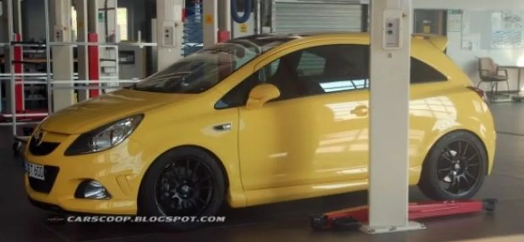 Opel Corsa OPC Nürburgring Edition: nuove foto spia