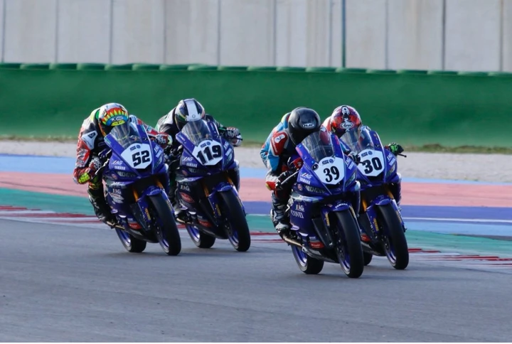 Yamaha R3 e R7 CUP 2025