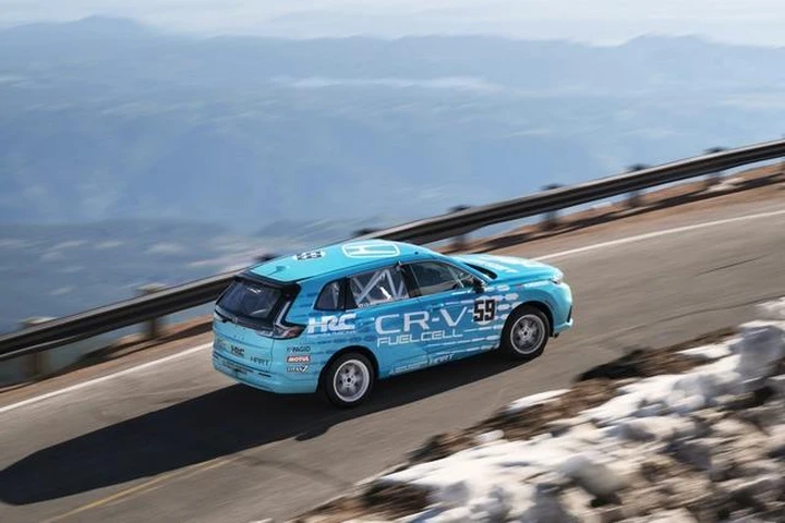 Honda CR-V e:FCEV, l'idrogeno sfida la salita di Pikes Peak