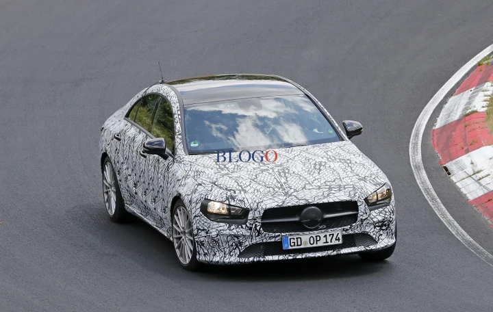 Mercedes CLA: foto spia al Nurburgring