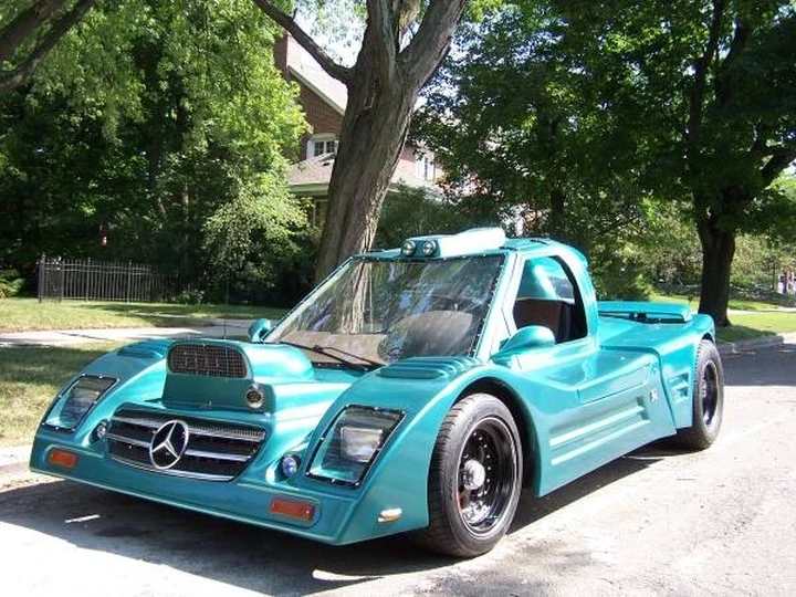 Ecco un bizzarro (e discutibile) prototipo ispirato alle Mercedes da gara