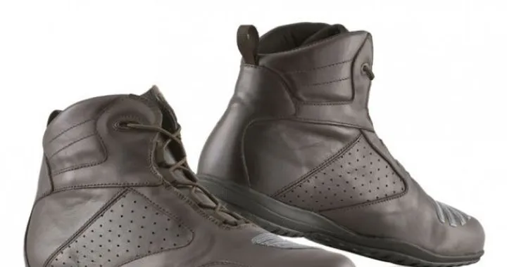 Calzature Stylmartin per motociclisti e scooteristi: Newport e Phoenix