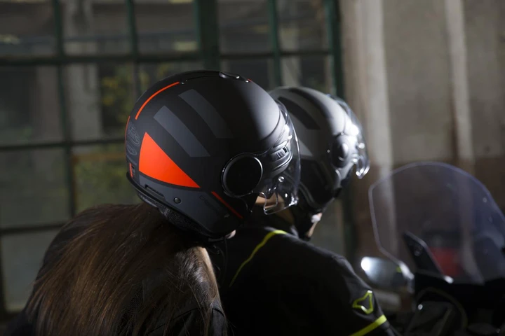 Caberg Uptown: il casco jet debutta nella collezione 2023 [FOTO]