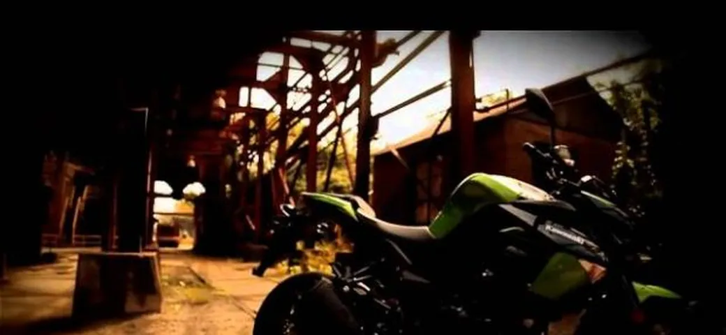 Video Kawasaki Z1000 2011