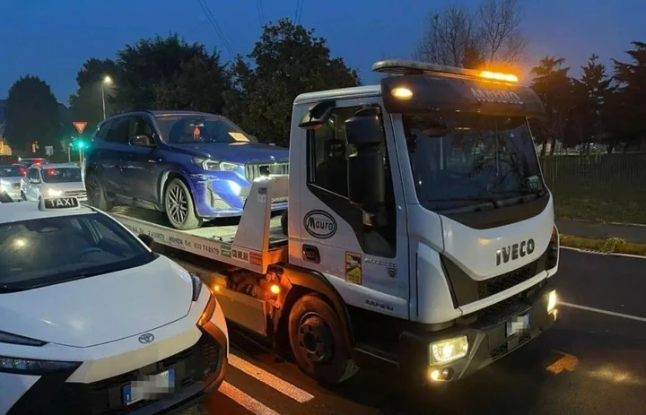 Auto sotto fermo e conducente con patente revocata: c'è la confisca