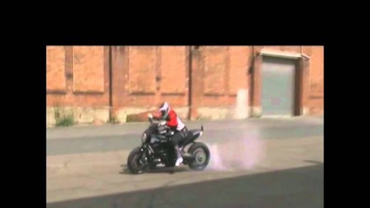 Impennare con il Diavel: si può! /video