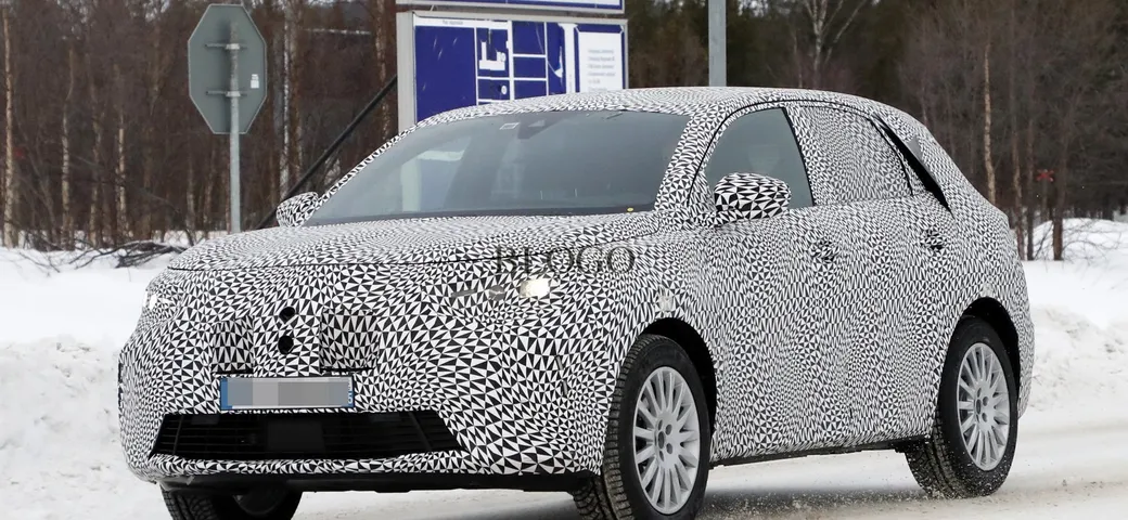 DS7 Crossback: nuove foto spia