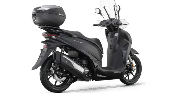 QJMotor SQ350: il nuovo scooter a ruote alte da 29 CV debutta a 4.790 euro