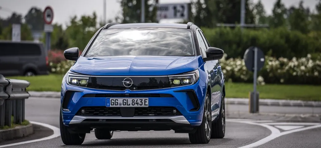 Nuova Opel Grandland: primo contatto con il SUV del Fulmine