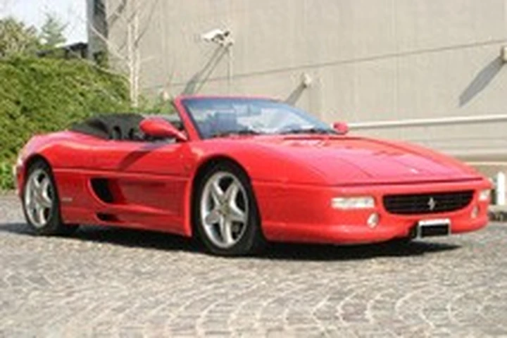La Ferrari 355 di Maradona venduta per 550.000 euro