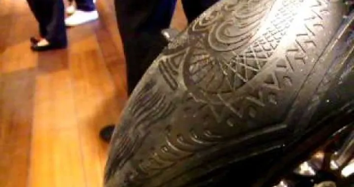 Pirelli Diablo Rosso II tatuato da Scott Campbell